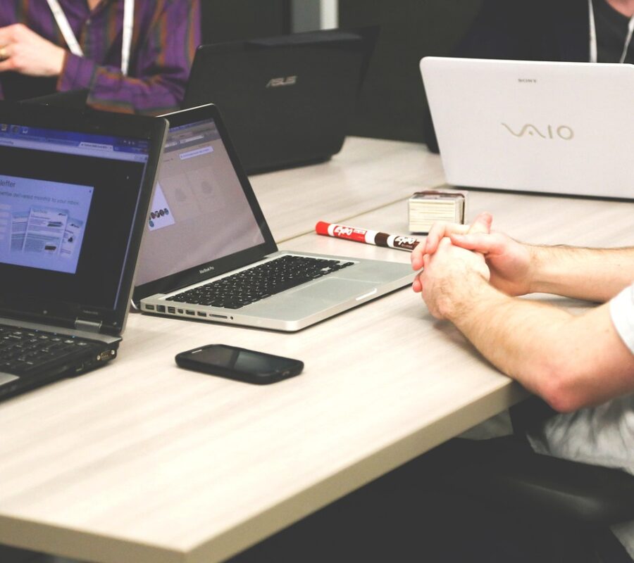 laptops-593296_1280